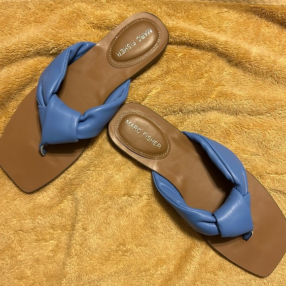 NWT, Marc Fisher designed elegant flip flop sandals. SKY BLUE leather, size 8M. - Picture 1 of 11